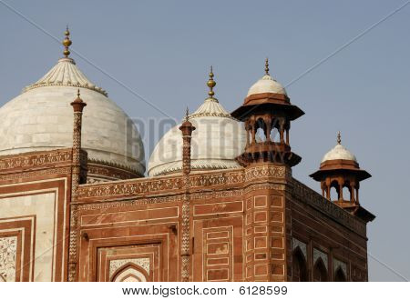 einer der Seite Gebäude in der Taj Mahal Gebäudekomplex. Agra, Indien