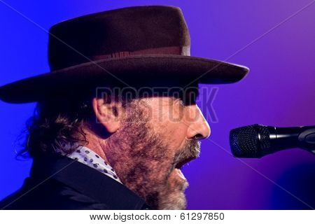 El Cabrero Sings