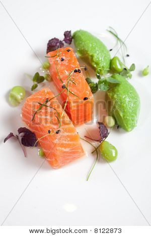 Sushi salmone con Avacado