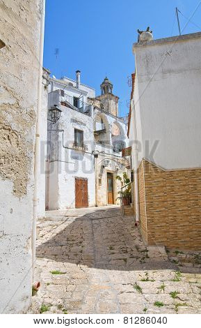 Alleyway. Laterza. Puglia. Italy.
