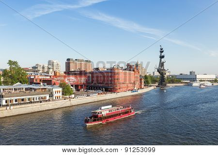 Moscow, Russia - May 9, 2015: Panorama View Of Moscow From Patriarshiy Bridge. You Can See Famous Mo