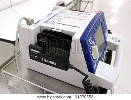 Manual External Defibrllator In Emergency Room