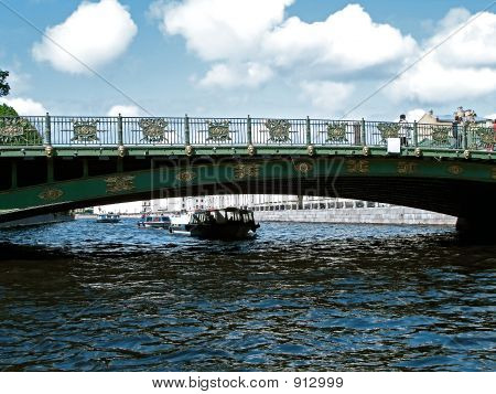 Barca sul fiume