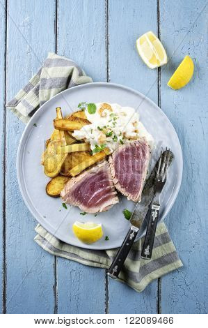 Tuna Steak with Homes Fries