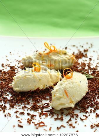 Mascarpone krém s oranžovou, čokoládou a ořechy