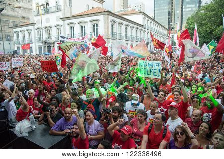 Rio de Janeiro Brasil - March 18 2016: political demonstration in favor of the government of President Dilma Rousseff and former President Luis Inacio Lula da Silva in the city of Rio de Janeiro