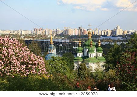 Киев, Днепр, новых зданий и Выдубицкий монастырь