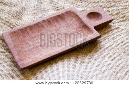 Empty wooden tray on burlap. Handmade, with native wood, made in Chile. Ideal for cocktails and snacks.