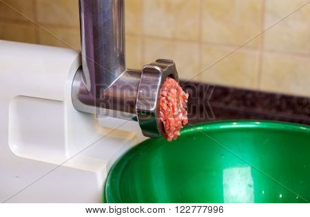 Meat grinder. In the kitchen, we get the stuffing.