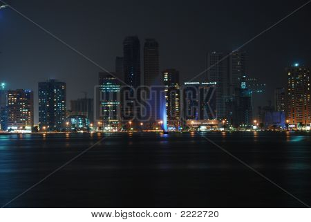 Sharjah di notte