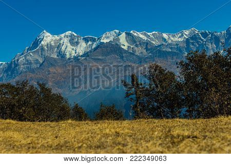 The mesmerizing view of himalayan mountain ranges