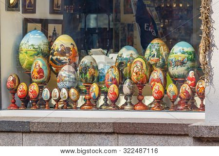 Moscow, Russia - September 13, 2019: Classical Russian Souvenirs In The Window Of Souvenir Shop On A