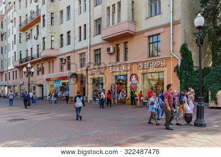 Moscow, Russia - September 13, 2019: Tourists Near Russian Souvenirs Shop On Arbat Street In Moscow 