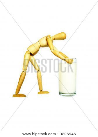 Jouet en bois et verre de lait