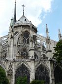 Zadní části katedrály Notre Dame v Paříži