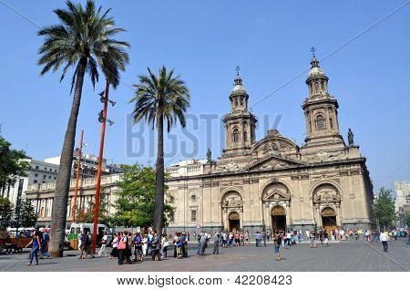 SANTIAGO - 1. února 2012: Léto přivádí turisty do centra města Santiago. Návštěvníci shromáždit vpředu o