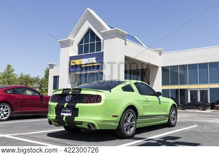 Indianapolis - Circa May 2021: Carmax Auto Dealership Ford Mustang Display. Carmax Is The Largest Us
