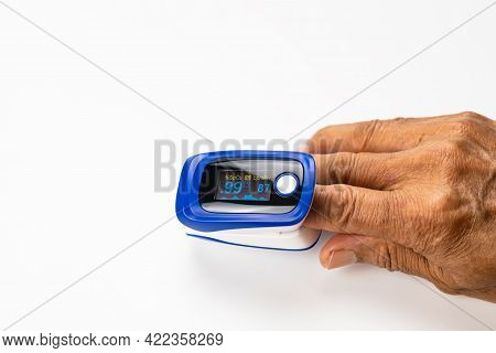High Angle View Of Doctor Using Pulse Oximeter Measured Value Of Pulse Rate And Value Of Blood Oxyge
