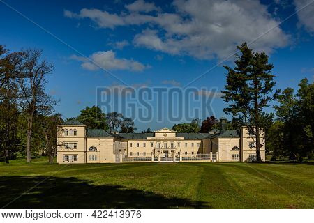 Lazne Kynzvart, Czech Republic - May 31 2021: View Of The Castle, A Yellow Building Standing In A Pa
