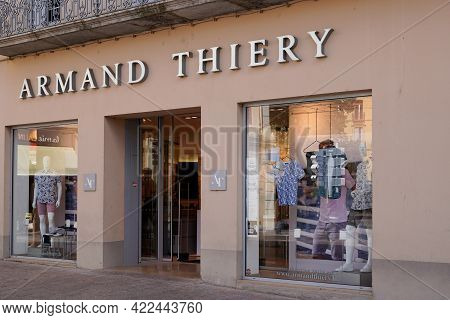 Bordeaux , Aquitaine France - 05 27 2021 : Armand Thierry Text Brand And Logo Sign On Fashion Men St