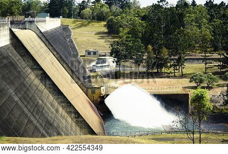 Tinaroo Dam Is A Major Gravity Dam With A Central Spillway Across The Barron River On The Atherton T