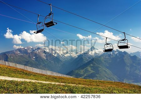 pohled z Kitzbuheler Alpen na Vysoké Taury s sedačkové lanovky