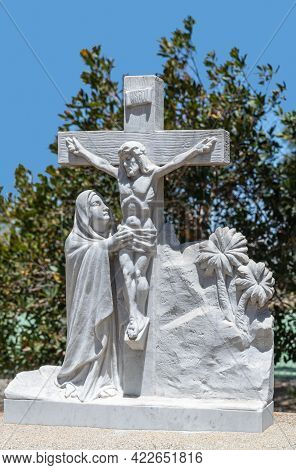 Santa Inez, Ca, Usa - April 3, 2009: San Lorenzo Seminary. Station Of The Cross Number 12 White Marb