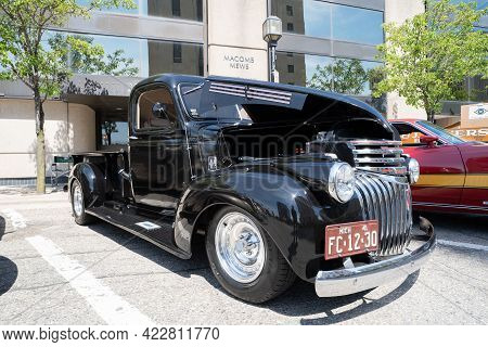Mt. Clemens, Michigan - Usa - 06-05-2021: Mt. Clemens 2021 Hot Rod City Classic Car Show And Cruise