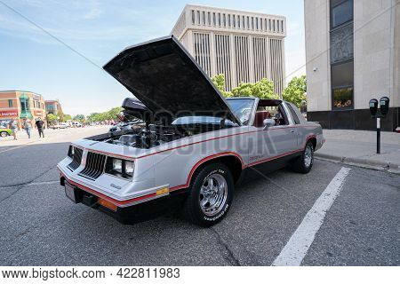 Mt. Clemens, Michigan - Usa - 06-05-2021: Mt. Clemens 2021 Hot Rod City Classic Car Show And Cruise
