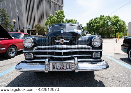 Mt. Clemens, Michigan - Usa - 06-05-2021: Mt. Clemens 2021 Hot Rod City Classic Car Show And Cruise