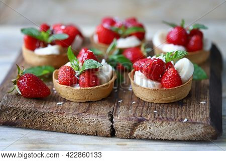 Delicious Tartlets With Strawberries And Banana. Healthy Summer Dessert. Strawberry Dessert.
