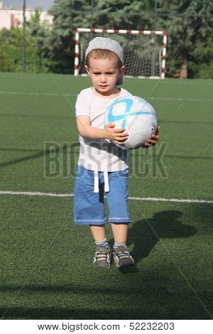 garçon jouant au soccer