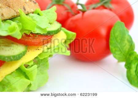Panino con formaggio e verdure