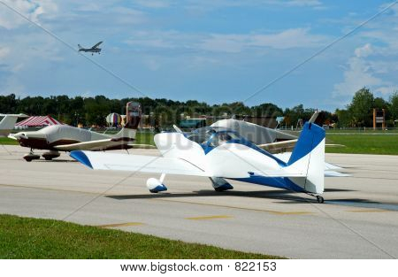 aeromobili in rullaggio