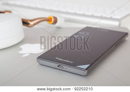 BlackBerry Leap smartphone back, Apple MacBook Pro Retina and Parrot Zik ear-laps