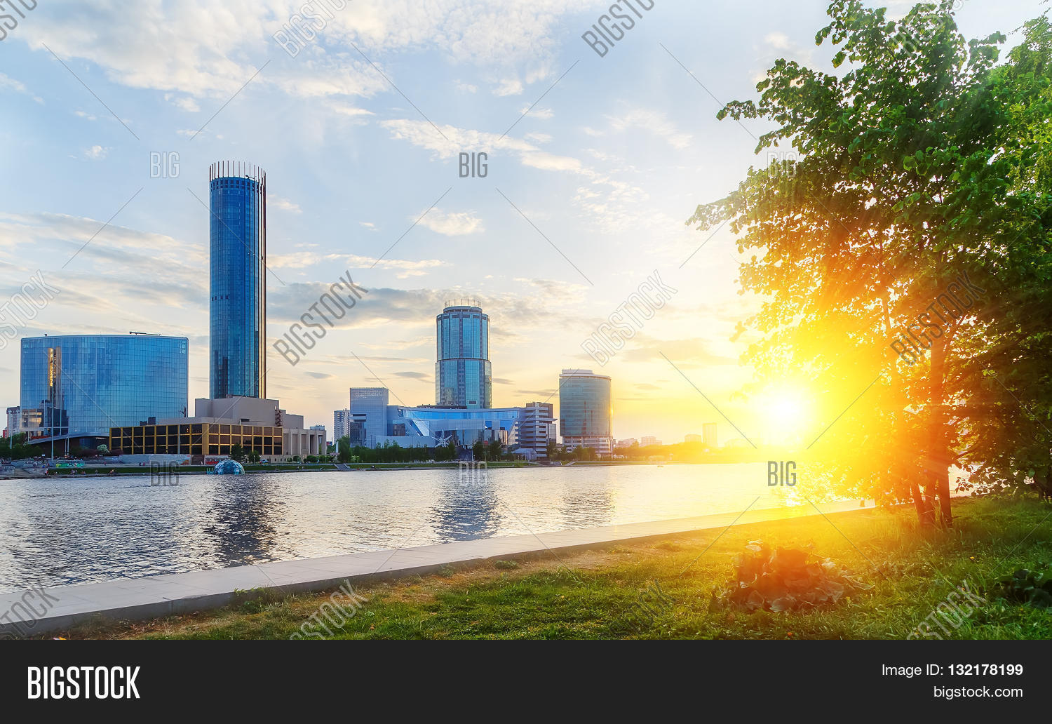 солнечный день екатеринбург. город екатеринбург солнце. восход новосибирск вид. город екатеринбург солнце. город екатеринбург солнце.