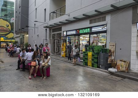 BANGKOK THAILAND - APR 30 : people in front of Seven - Eleven store near Digital Gateway in siam square on april 30 2016 thailand. Seven-Eleven is biggest franchise grocery in thailand