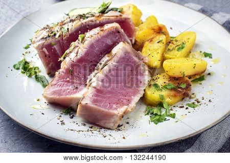 Tuna Steak with Fried Potatoes