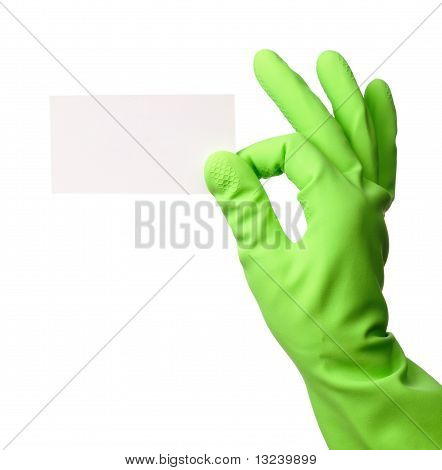 De la mano de verde guante mostrando tarjetas