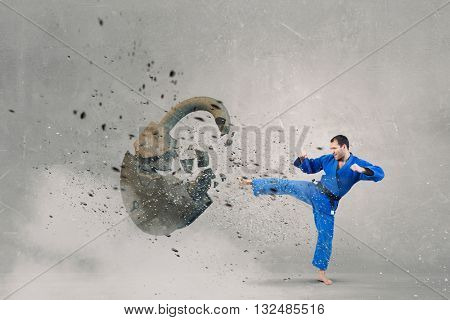 Krate man in action