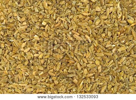 A very close view of cracked freekeh grain.