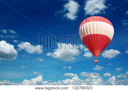 the hot air balloon and blue sky