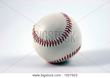  Beisebol com costuras vermelhas