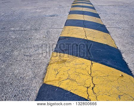 Black and Yellow Color sign of Speed hump