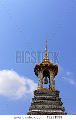 Smaragdgroene Boeddha tempel bell tower