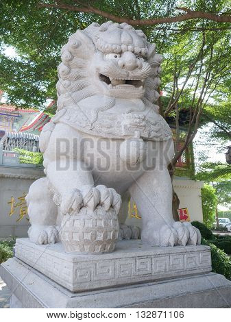 Carved stone lions White stone lion statue Lion stone sculpture beautiful stone lion