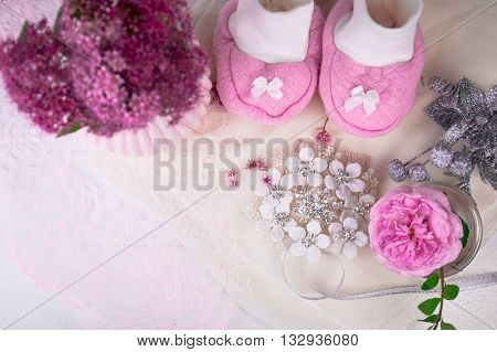 Baby shower decoration with flowers - it is a girl