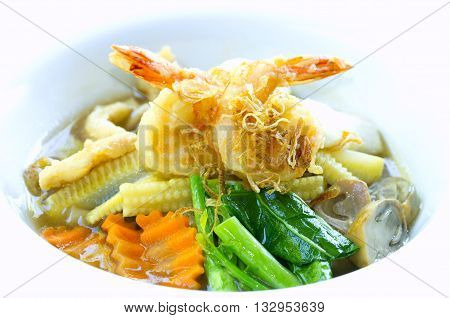 Seafood and Noodles in a Creamy Sauce Rad Na noodles delicious tradition thai food