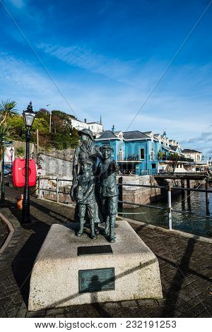 Cobh, Ireland - November 9, 2017: Bronze Sculpture In  Promenade Of Cobh A Sunny Morning. Cobh Is A 
