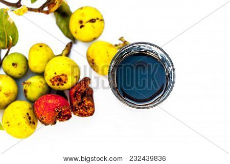 Close Up Of Fresh Leaves Of Gular,golar Or Clustar Fig Tree Or Indian Fig Tree Fruit Isolated On A W